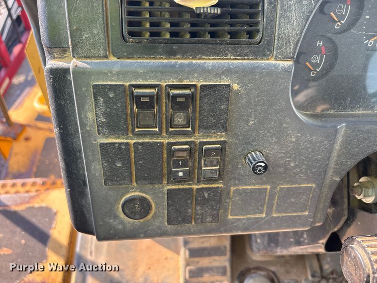 image for item YA3033 2010 Komatsu HM400-2 articulated haul truck
