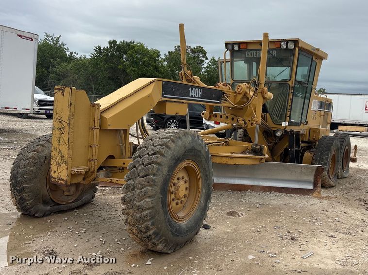 image for item YA3035 2001 Caterpillar 140H motor grader