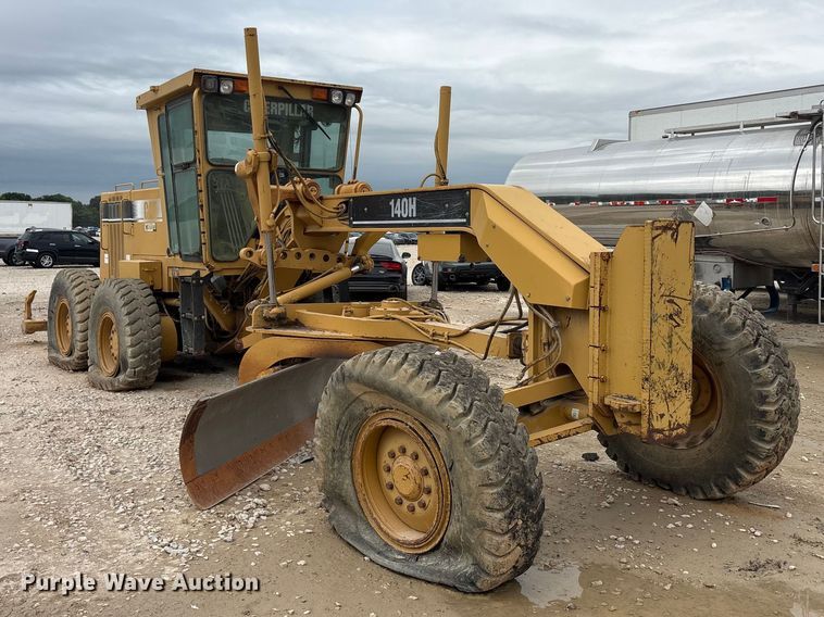 image for item YA3035 2001 Caterpillar 140H motor grader