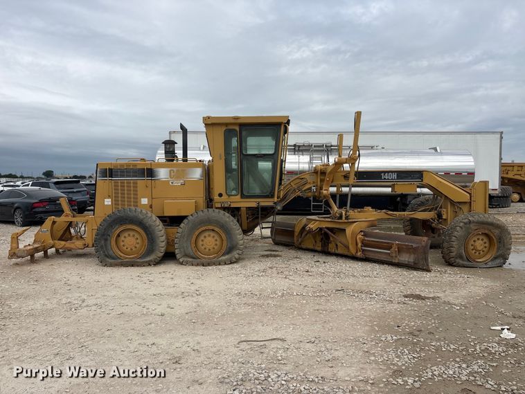 image for item YA3035 2001 Caterpillar 140H motor grader
