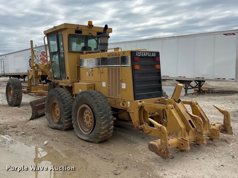 image for item YA3035 2001 Caterpillar 140H motor grader