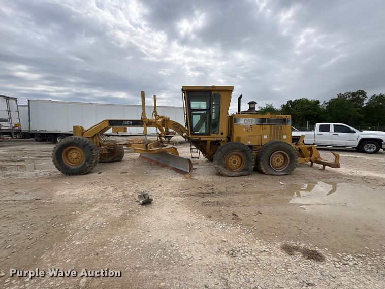 image for item YA3035 2001 Caterpillar 140H motor grader