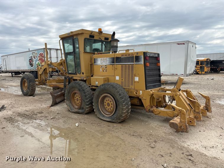 image for item YA3035 2001 Caterpillar 140H motor grader