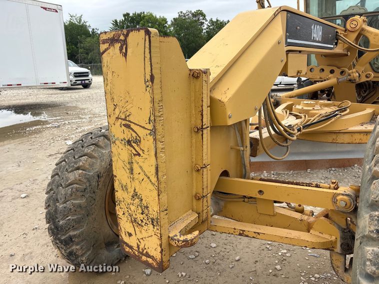 image for item YA3035 2001 Caterpillar 140H motor grader