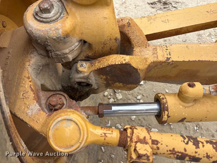 image for item YA3035 2001 Caterpillar 140H motor grader