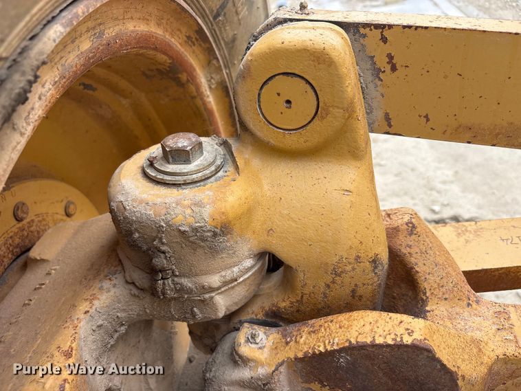 image for item YA3035 2001 Caterpillar 140H motor grader