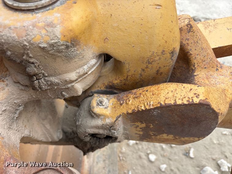 image for item YA3035 2001 Caterpillar 140H motor grader