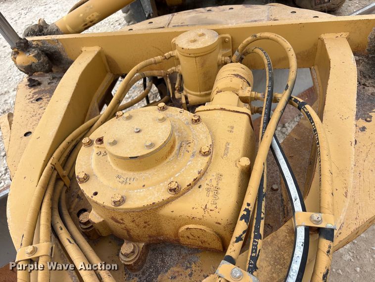image for item YA3035 2001 Caterpillar 140H motor grader