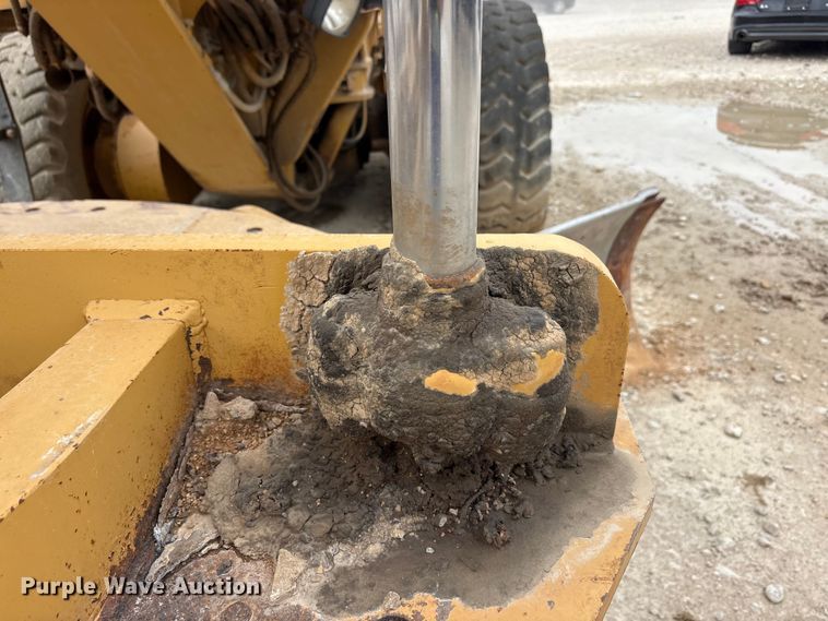 image for item YA3035 2001 Caterpillar 140H motor grader