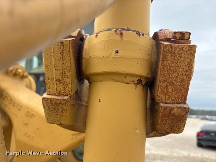 image for item YA3035 2001 Caterpillar 140H motor grader