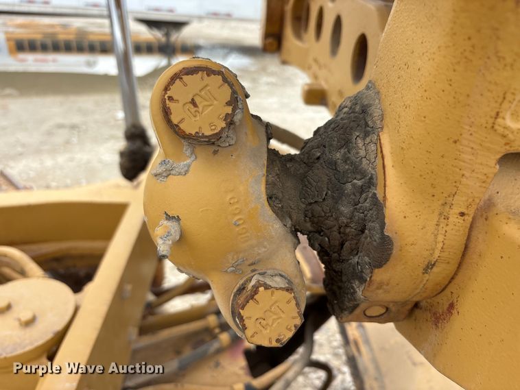 image for item YA3035 2001 Caterpillar 140H motor grader