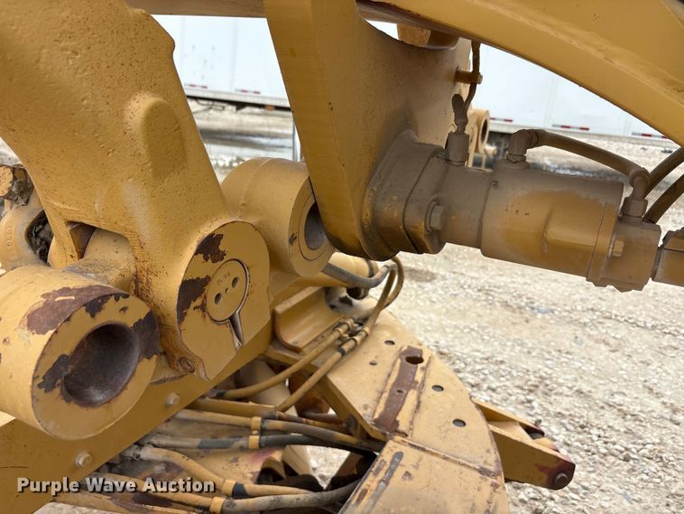 image for item YA3035 2001 Caterpillar 140H motor grader