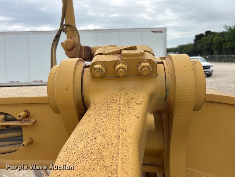 image for item YA3035 2001 Caterpillar 140H motor grader