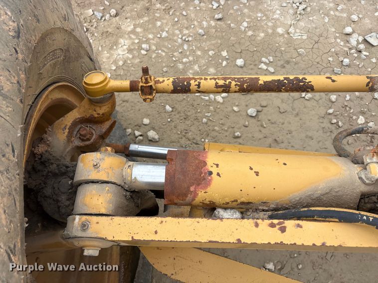 image for item YA3035 2001 Caterpillar 140H motor grader