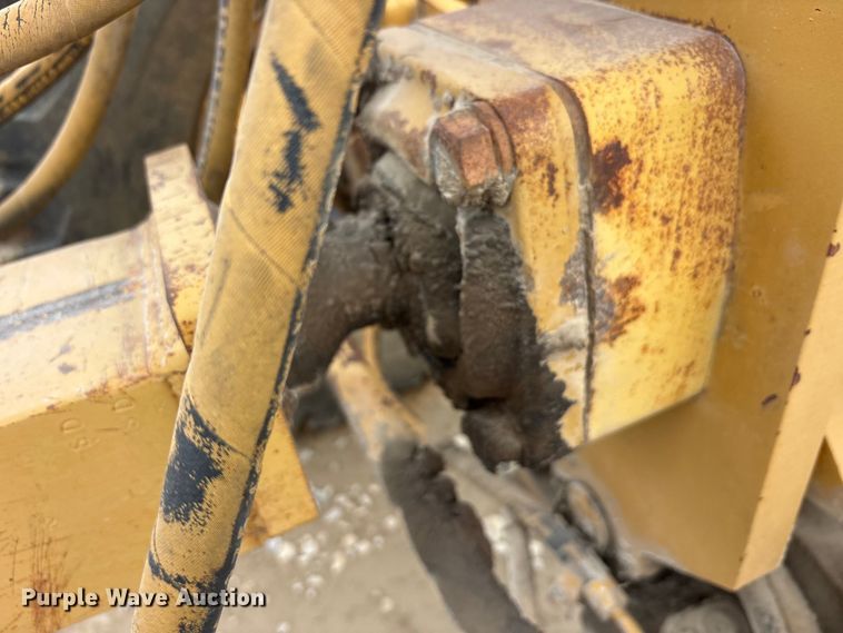 image for item YA3035 2001 Caterpillar 140H motor grader