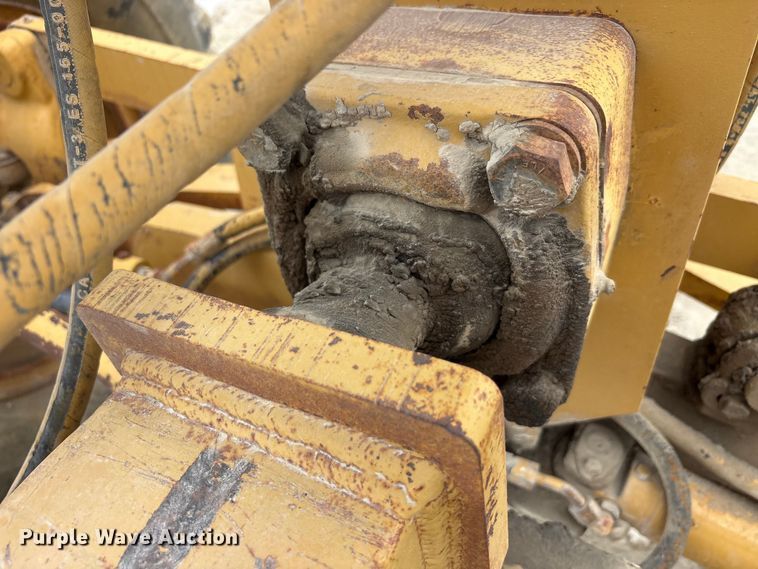 image for item YA3035 2001 Caterpillar 140H motor grader