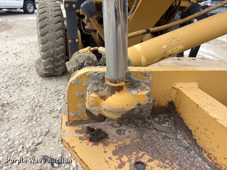 image for item YA3035 2001 Caterpillar 140H motor grader