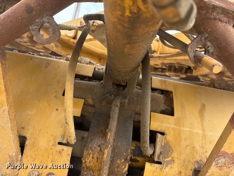 image for item YA3035 2001 Caterpillar 140H motor grader