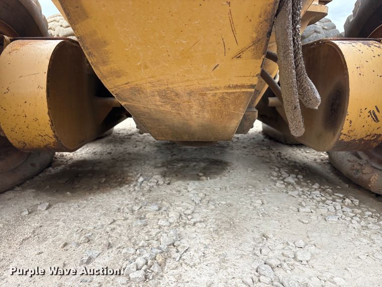 image for item YA3035 2001 Caterpillar 140H motor grader