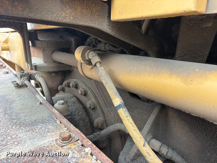 image for item YA3035 2001 Caterpillar 140H motor grader