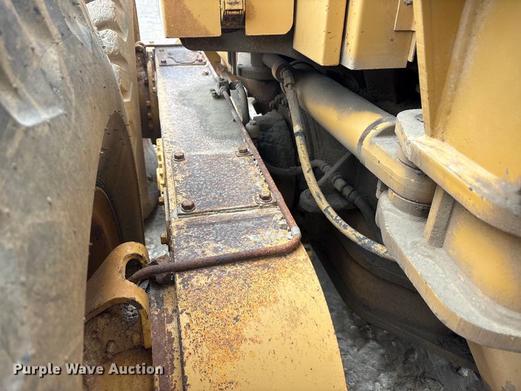 image for item YA3035 2001 Caterpillar 140H motor grader