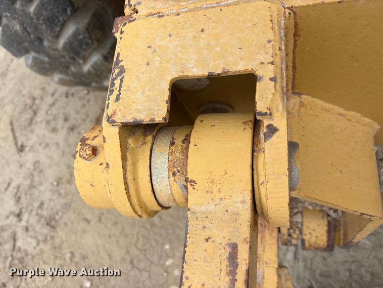 image for item YA3035 2001 Caterpillar 140H motor grader