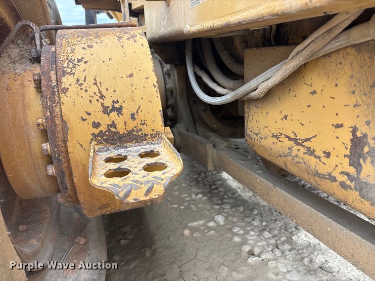 image for item YA3035 2001 Caterpillar 140H motor grader