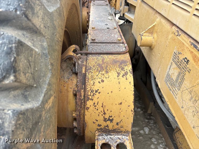 image for item YA3035 2001 Caterpillar 140H motor grader