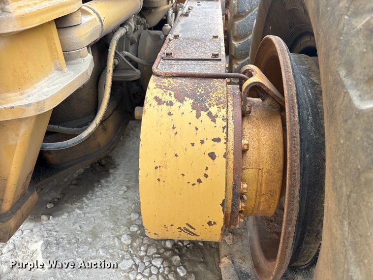 image for item YA3035 2001 Caterpillar 140H motor grader