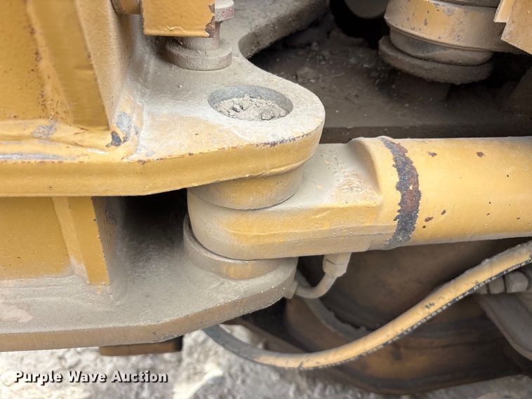 image for item YA3035 2001 Caterpillar 140H motor grader
