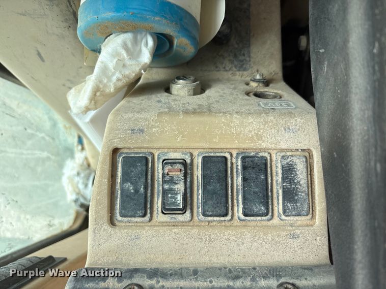 image for item YA3035 2001 Caterpillar 140H motor grader