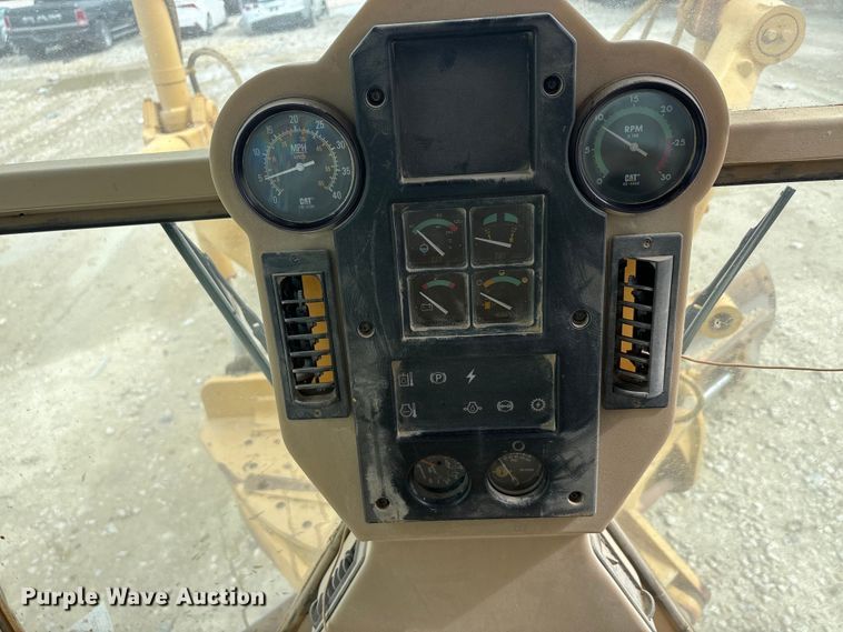 image for item YA3035 2001 Caterpillar 140H motor grader