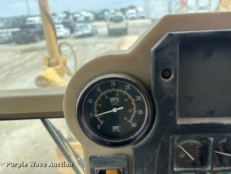 image for item YA3035 2001 Caterpillar 140H motor grader