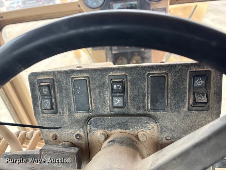 image for item YA3035 2001 Caterpillar 140H motor grader