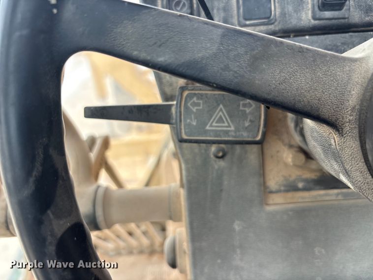 image for item YA3035 2001 Caterpillar 140H motor grader