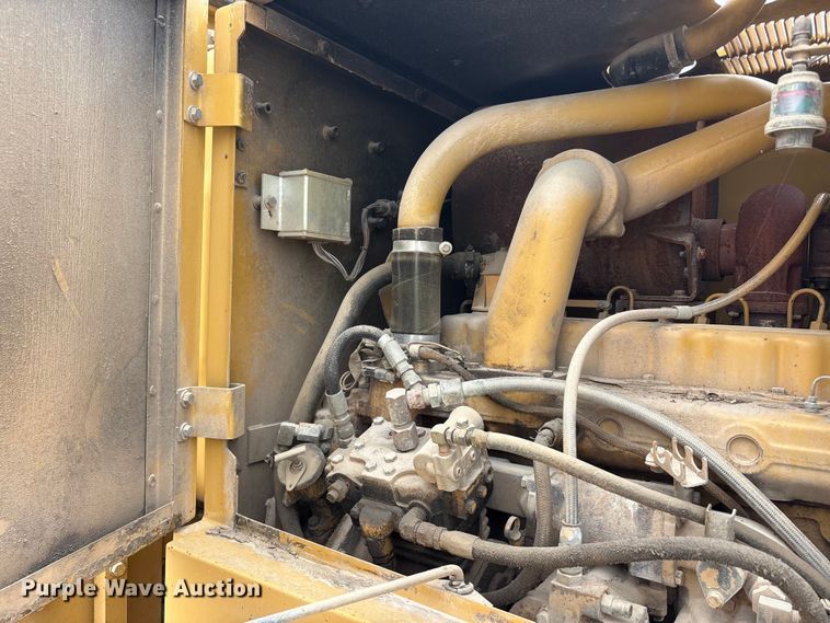 image for item YA3035 2001 Caterpillar 140H motor grader