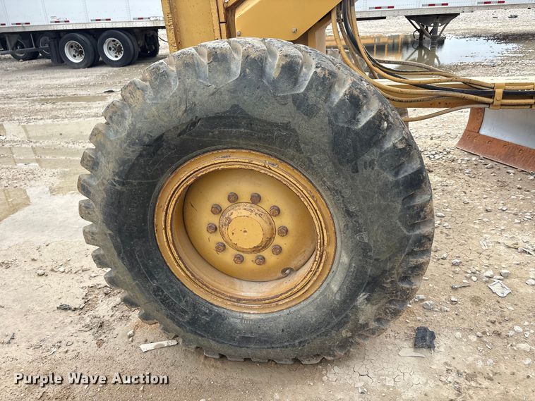 image for item YA3035 2001 Caterpillar 140H motor grader