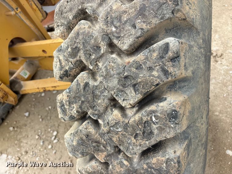 image for item YA3035 2001 Caterpillar 140H motor grader