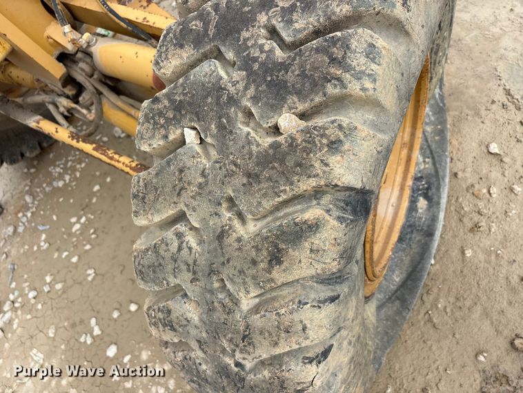 image for item YA3035 2001 Caterpillar 140H motor grader
