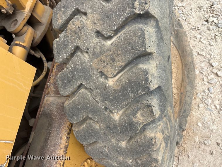 image for item YA3035 2001 Caterpillar 140H motor grader