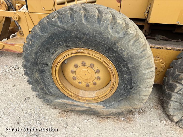 image for item YA3035 2001 Caterpillar 140H motor grader