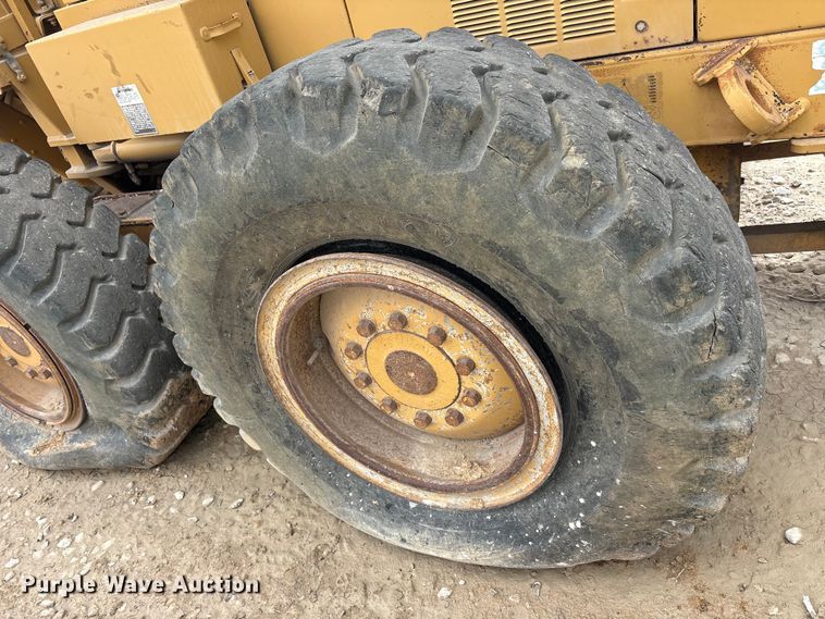 image for item YA3035 2001 Caterpillar 140H motor grader
