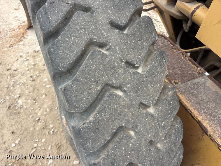 image for item YA3035 2001 Caterpillar 140H motor grader
