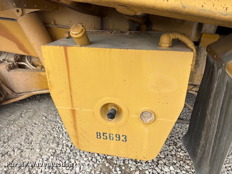 image for item YA3036 1994 Caterpillar 773B articulated haul truck