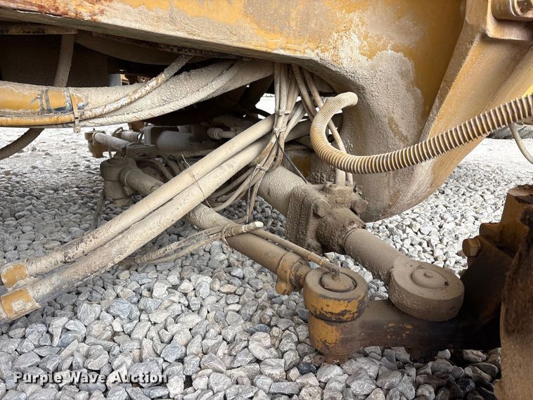 image for item YA3036 1994 Caterpillar 773B articulated haul truck