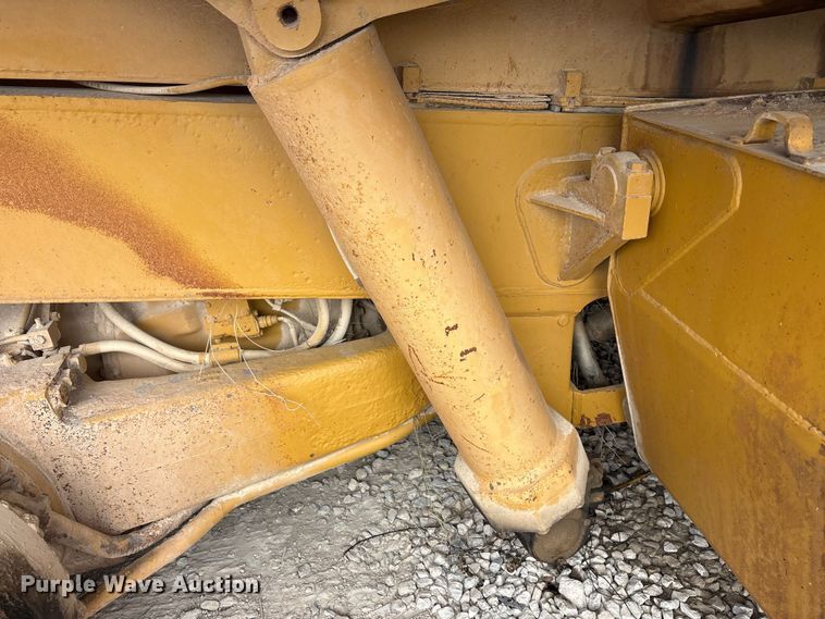 image for item YA3036 1994 Caterpillar 773B articulated haul truck