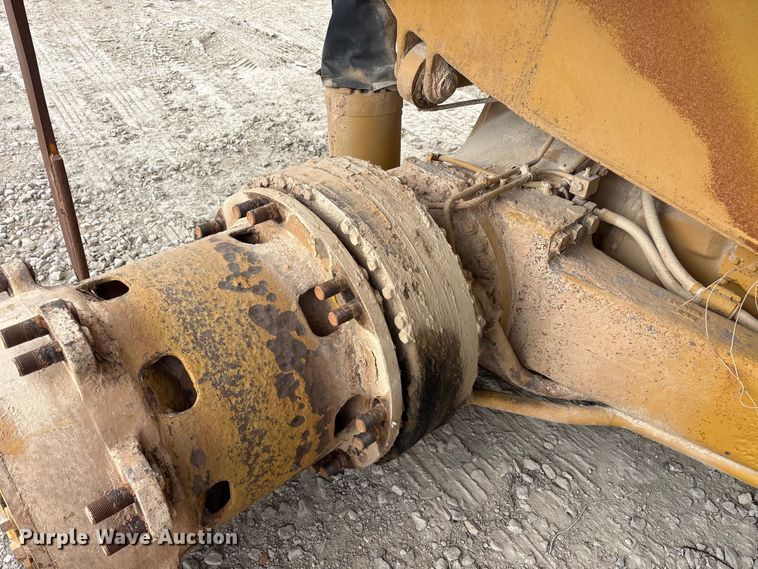 image for item YA3036 1994 Caterpillar 773B articulated haul truck