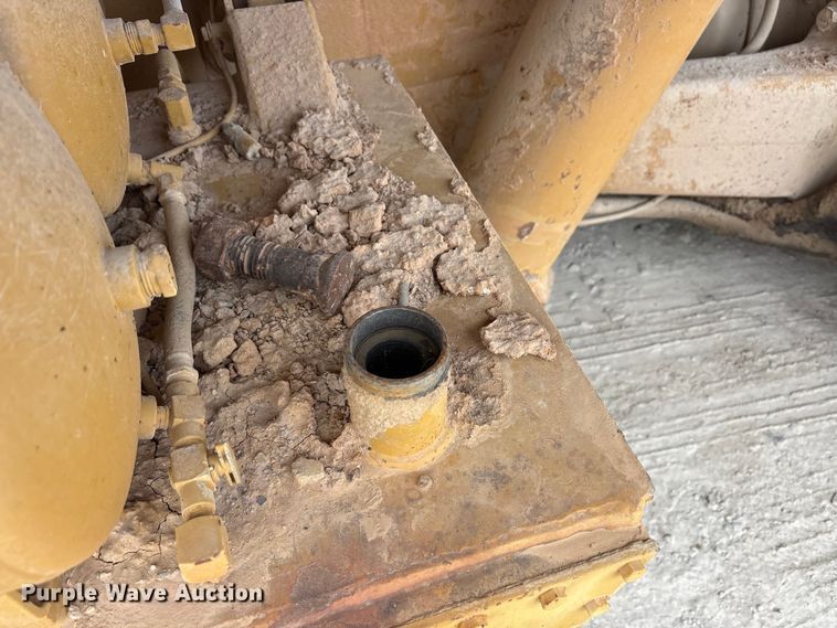 image for item YA3036 1994 Caterpillar 773B articulated haul truck