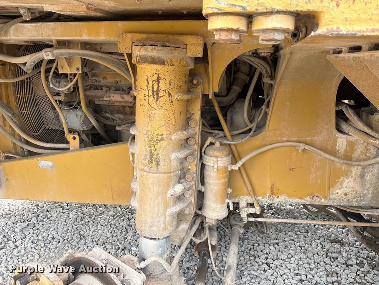 image for item YA3036 1994 Caterpillar 773B articulated haul truck