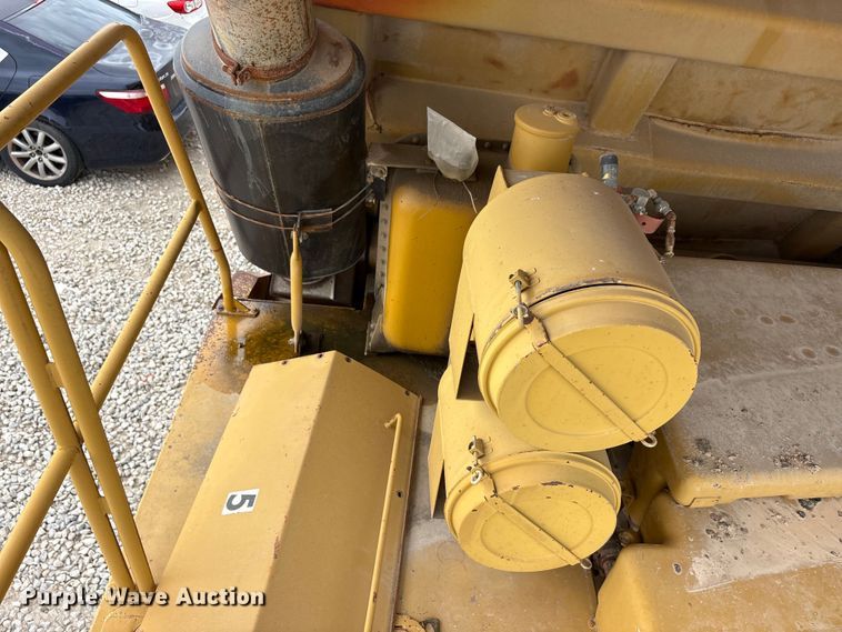 image for item YA3036 1994 Caterpillar 773B articulated haul truck